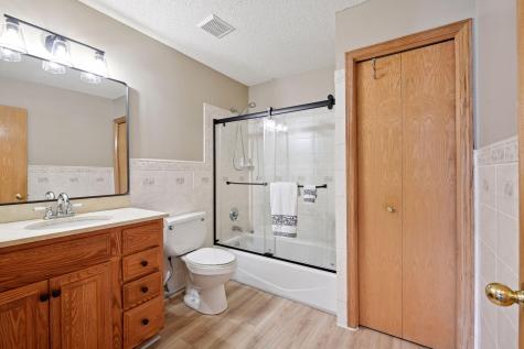 20911 Jameswood Court Lakeville MN 55044