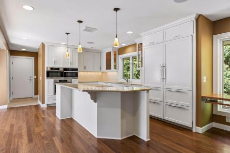 4785 Bayswater Road Shorewood MN 55331
