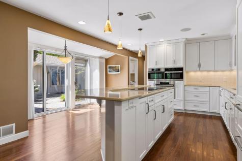 4785 Bayswater Road Shorewood MN 55331