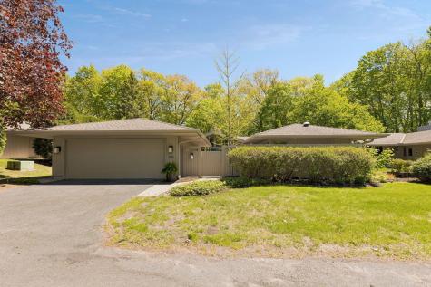 4785 Bayswater Road Shorewood MN 55331