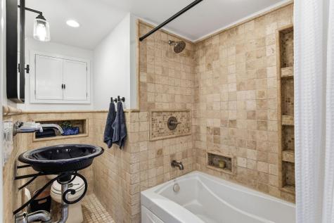 2199 Pinehurst Avenue Saint Paul MN 55116