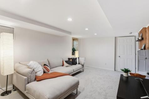 2199 Pinehurst Avenue Saint Paul MN 55116
