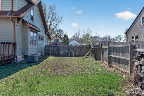 965 Geranium Avenue E Saint Paul MN 55106