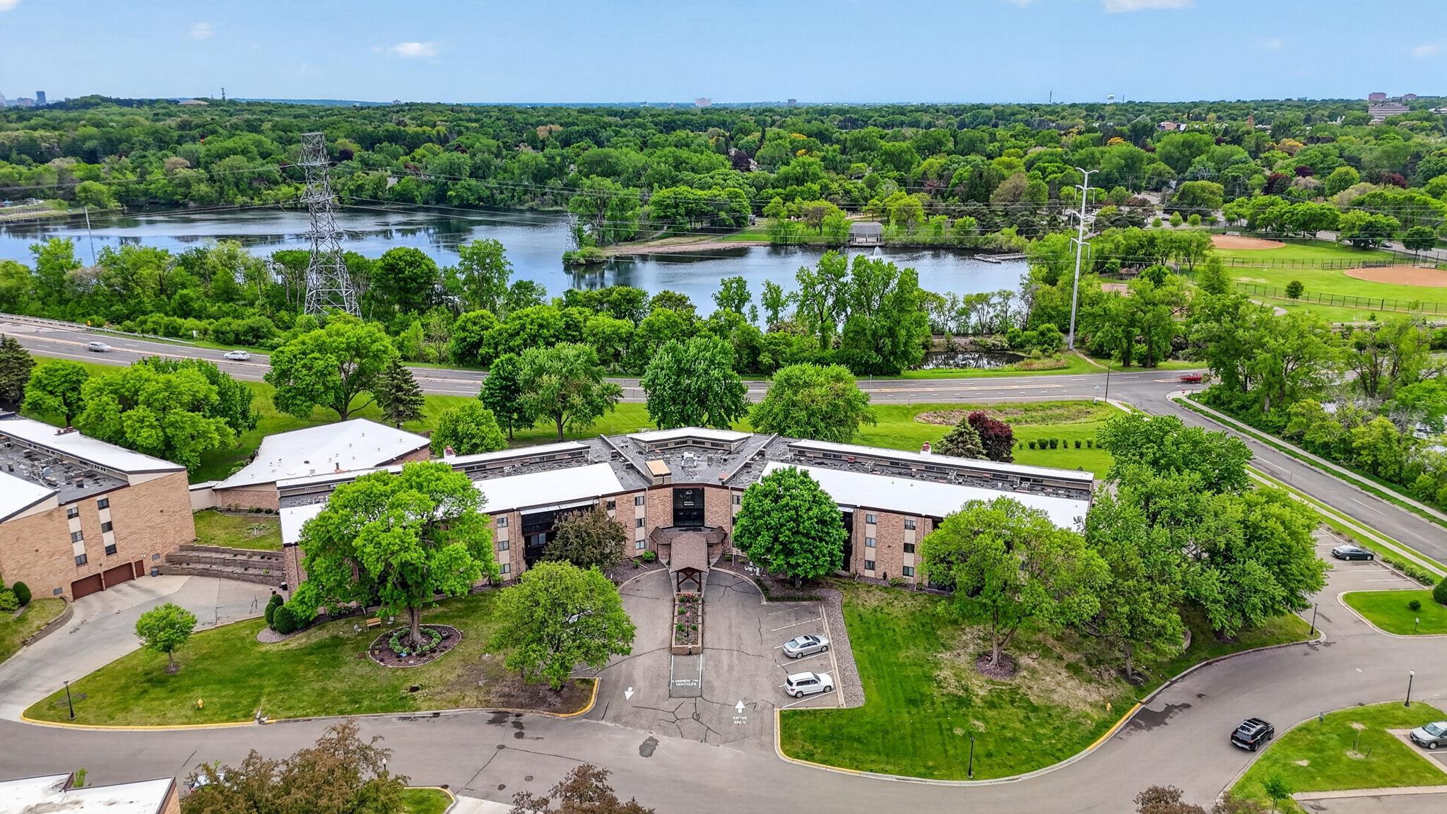 2680 Oxford Street N Roseville MN 55113