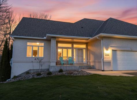 2335 Abbey Point Shakopee MN 55379