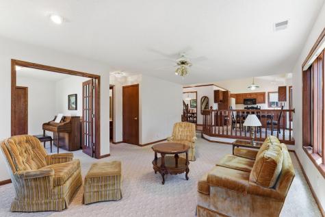 4676 Hamlet Avenue N Oakdale MN 55128