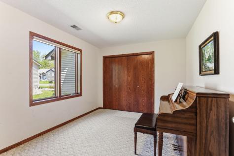4676 Hamlet Avenue N Oakdale MN 55128