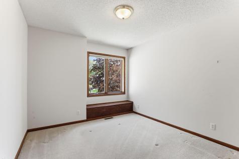 4676 Hamlet Avenue N Oakdale MN 55128