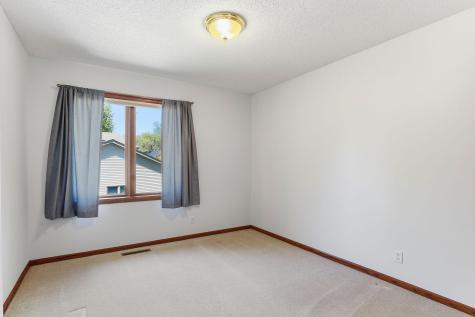 4676 Hamlet Avenue N Oakdale MN 55128