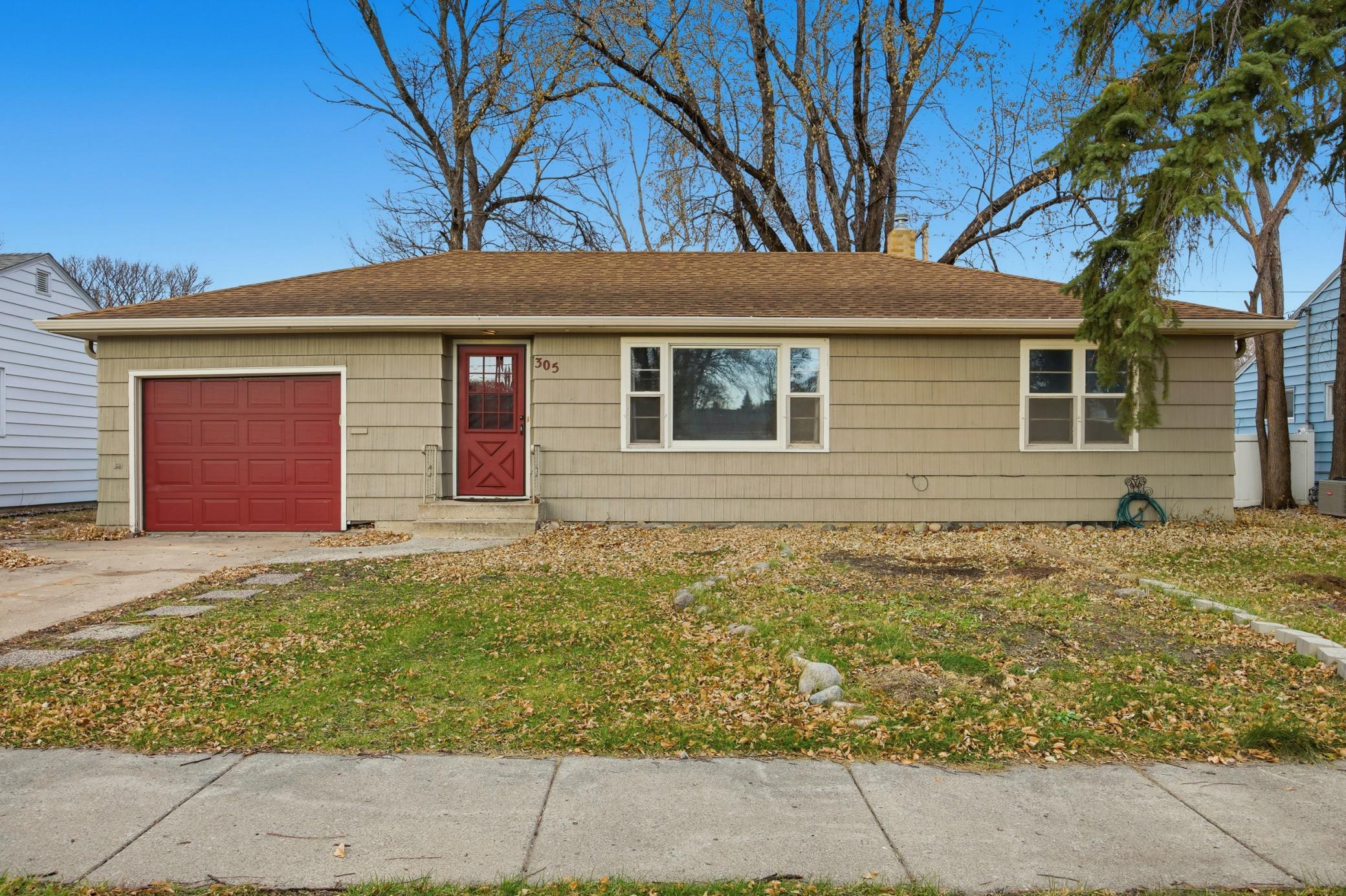 305 19th Avenue N Fargo ND 58102