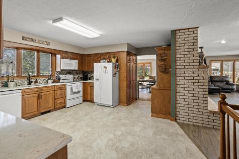 4122 40th Avenue S Moorhead MN 56560