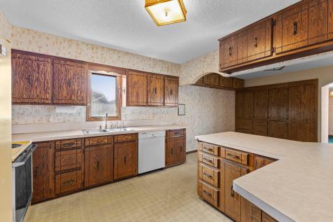 7708 82nd Avenue N Brooklyn Park MN 55445