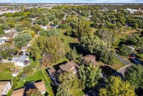 7708 82nd Avenue N Brooklyn Park MN 55445