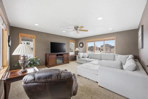 1816 Queensbury Street West Fargo ND 58078