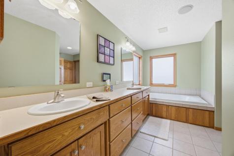 1816 Queensbury Street West Fargo ND 58078
