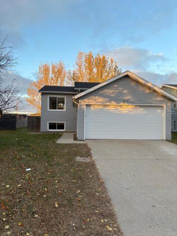 1726 2nd Avenue E West Fargo ND 58078