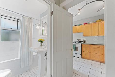 586 Ashland Avenue Saint Paul MN 55102