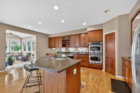 10741 Hawthorn Trail Woodbury MN 55129
