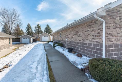 1952 Oakwood View Fergus Falls MN 56537