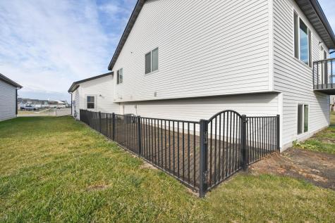 302 8th Street E Horace ND 58047