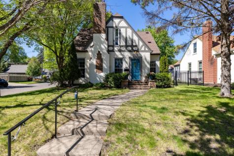 1457 Hoyt Avenue W Falcon Heights MN 55108