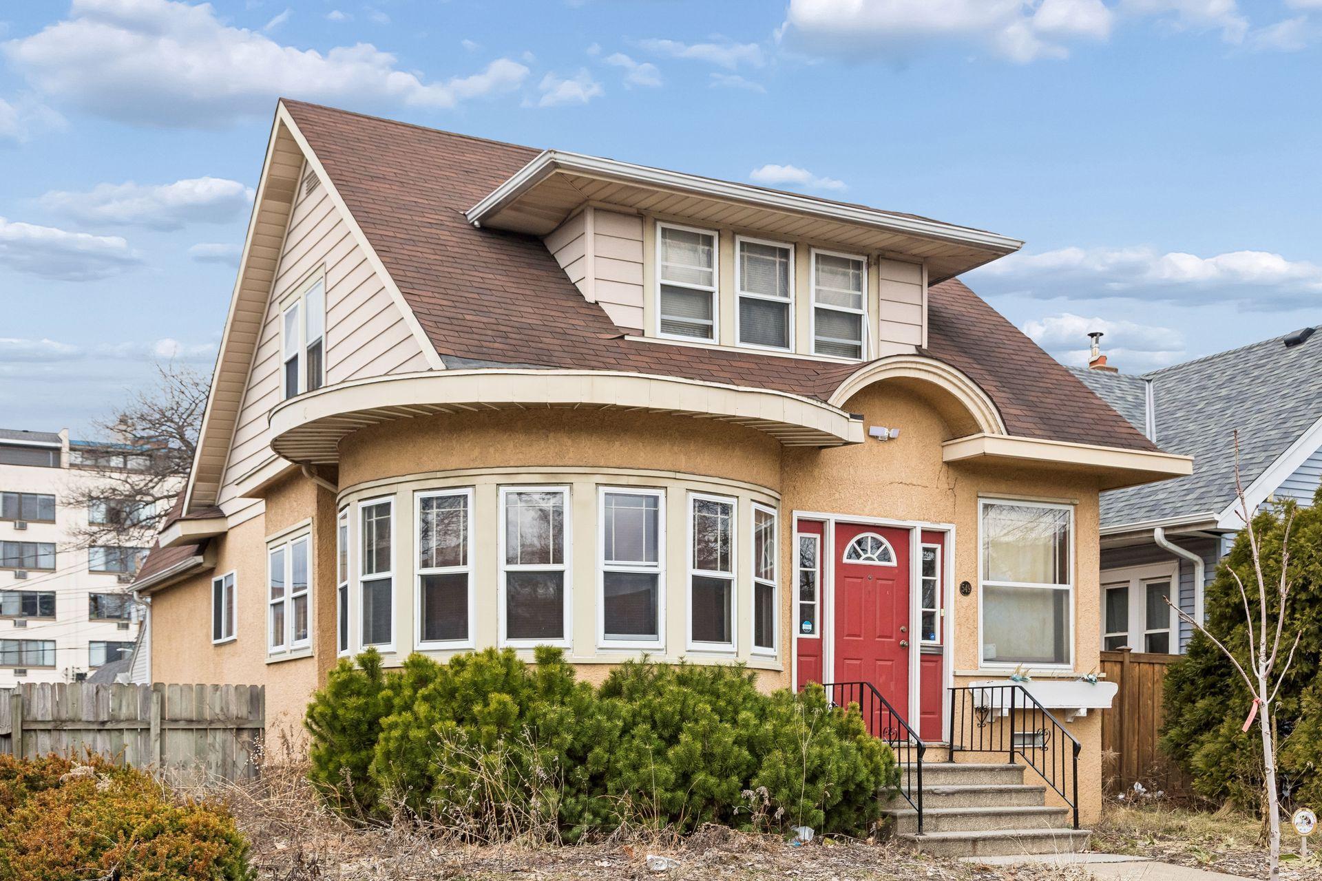 549 Asbury Street N Saint Paul MN 55104