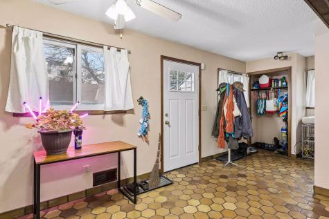 549 Asbury Street N Saint Paul MN 55104