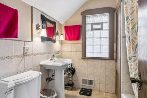 549 Asbury Street N Saint Paul MN 55104