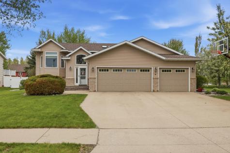 3327 46 Avenue S Fargo ND 58104