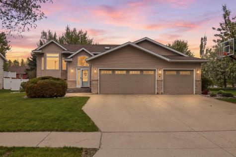 3327 46 Avenue S Fargo ND 58104