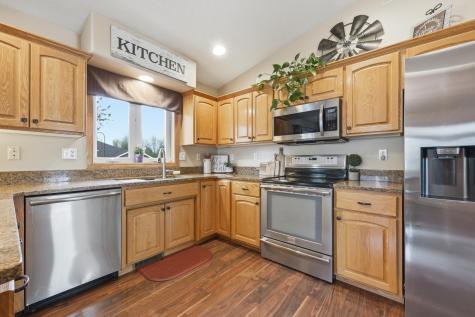 3327 46 Avenue S Fargo ND 58104
