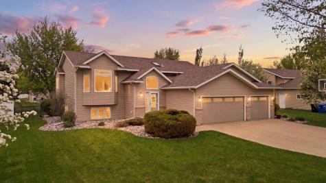 3327 46 Avenue S Fargo ND 58104