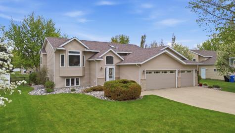 3327 46 Avenue S Fargo ND 58104