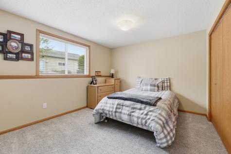 3327 46 Avenue S Fargo ND 58104