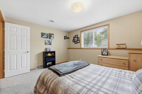 3327 46 Avenue S Fargo ND 58104