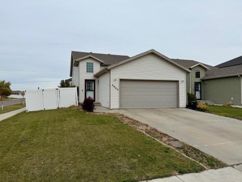 4889 Chelsea Lane S Fargo ND 58104