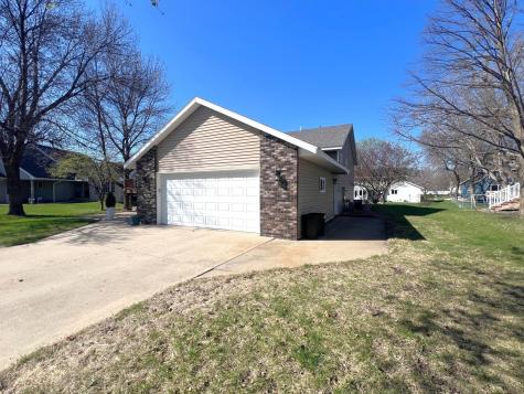 2210 9th Avenue SE Willmar MN 56201