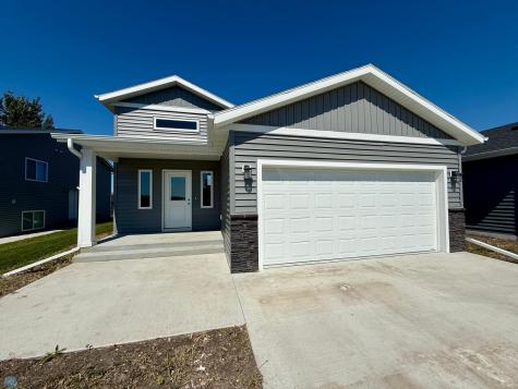 1844 44th Avenue S Moorhead MN 56560