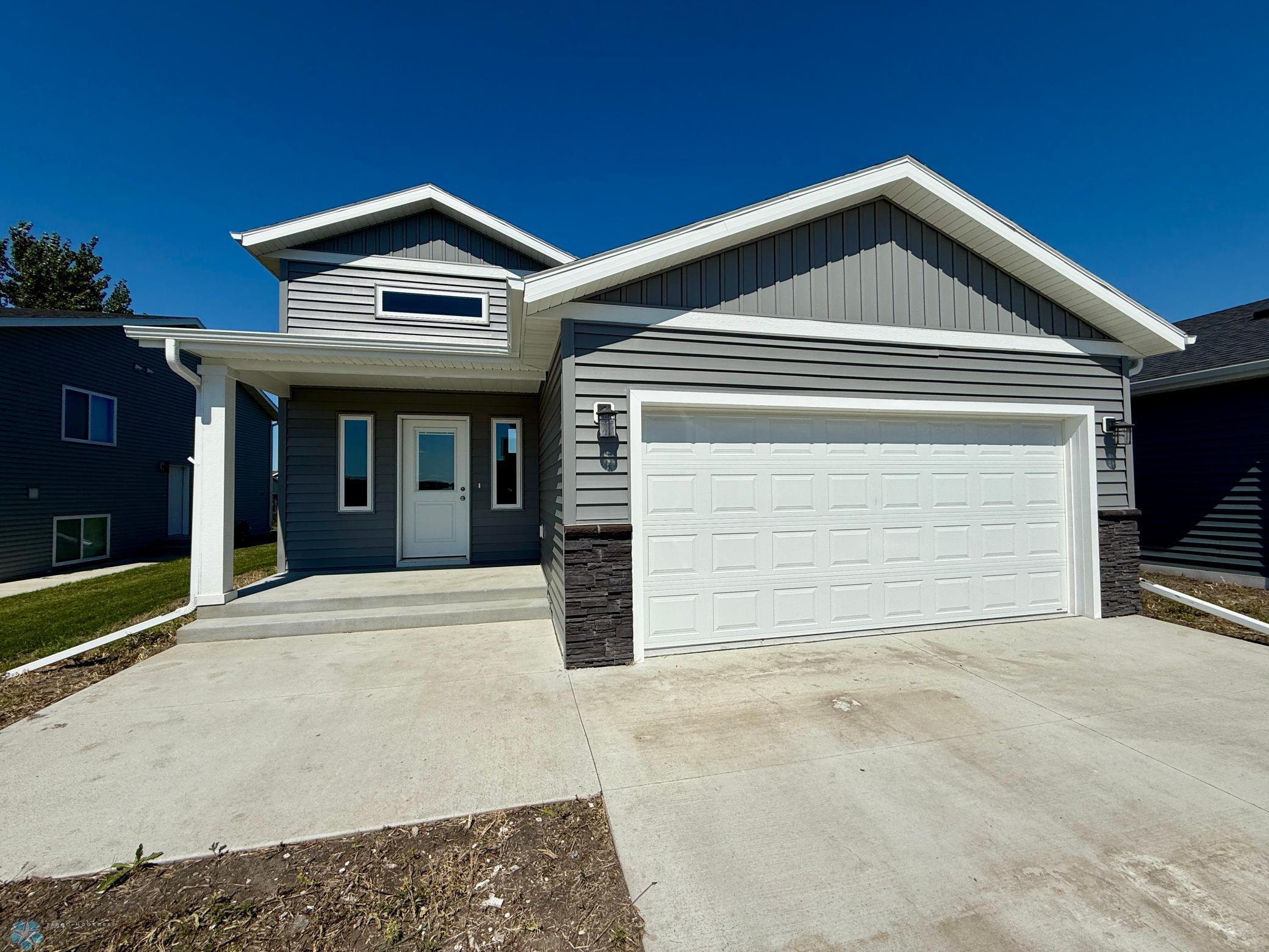 1844 44th Avenue S Moorhead MN 56560