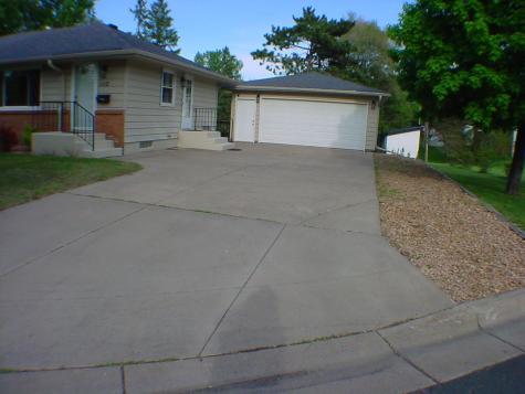 1112 Queens Lane Anoka MN 55303