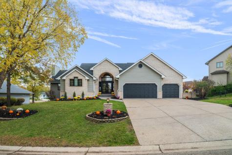 1162 Lakewood Drive S Maplewood MN 55119