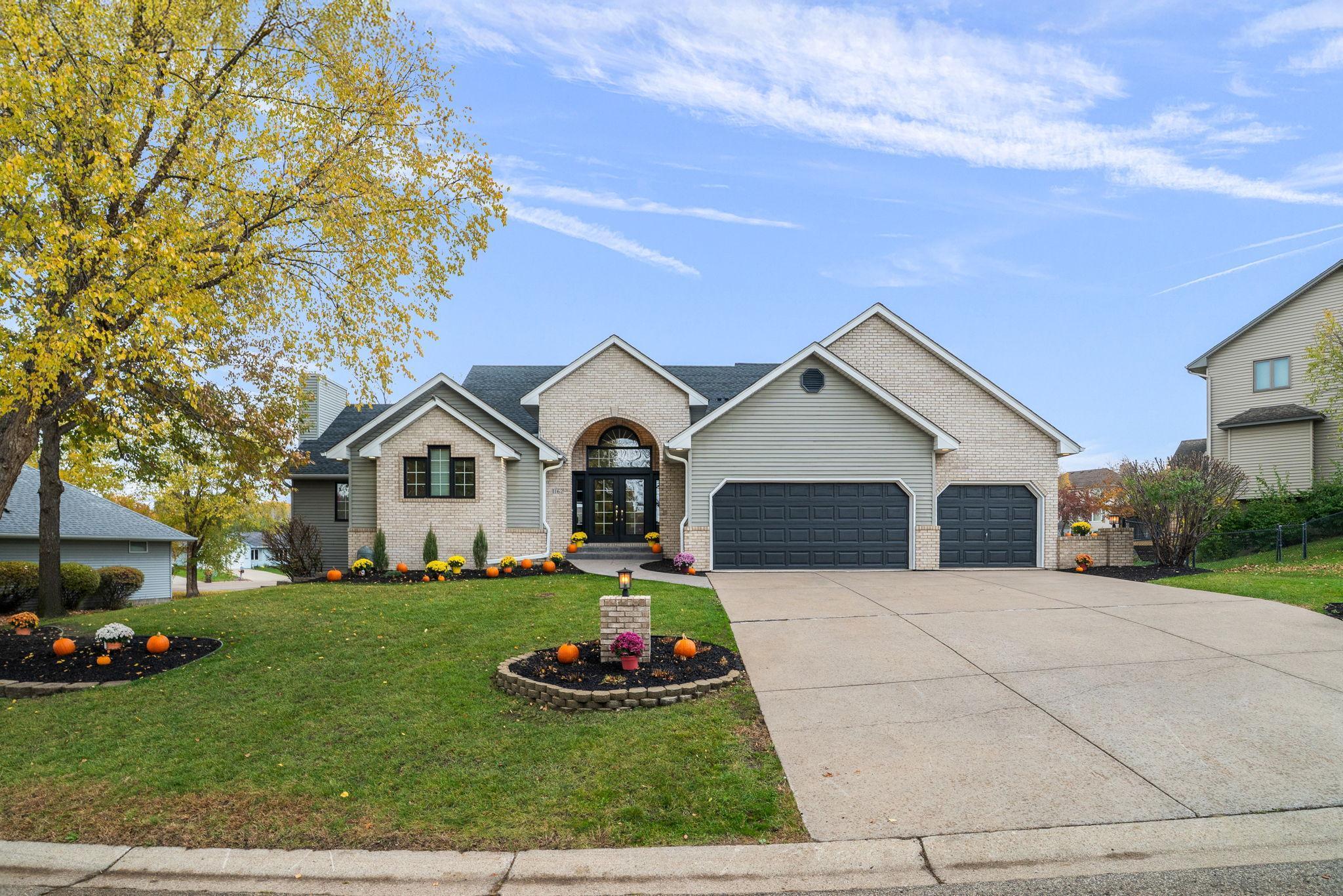 1162 Lakewood Drive S Maplewood MN 55119