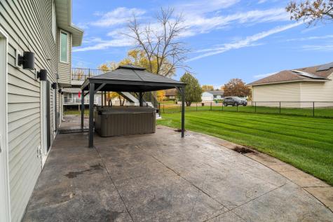 1162 Lakewood Drive S Maplewood MN 55119