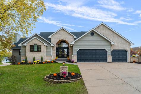 1162 Lakewood Drive S Maplewood MN 55119