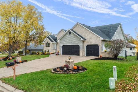 1162 Lakewood Drive S Maplewood MN 55119