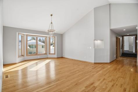 1162 Lakewood Drive S Maplewood MN 55119