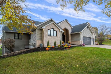 1162 Lakewood Drive S Maplewood MN 55119
