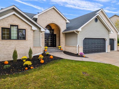 1162 Lakewood Drive S Maplewood MN 55119