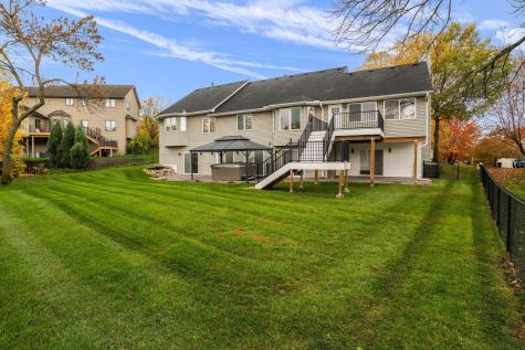 1162 Lakewood Drive S Maplewood MN 55119
