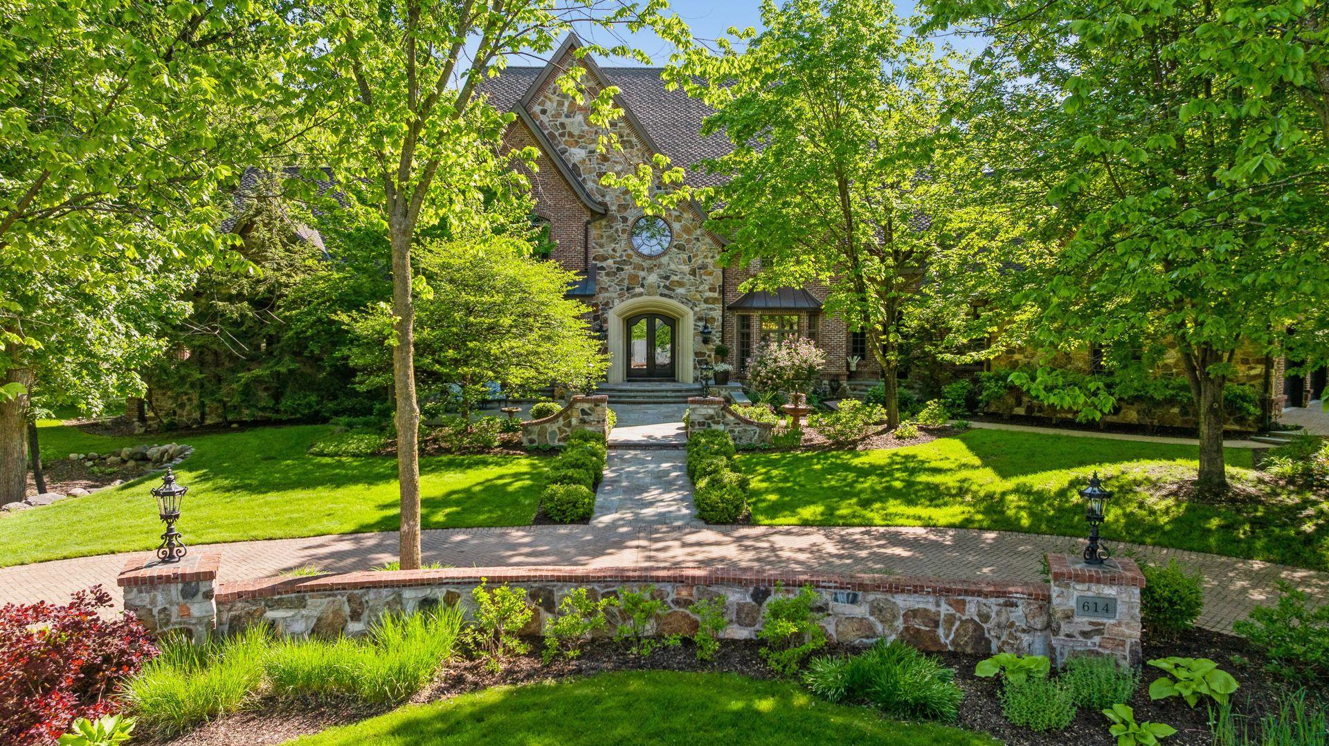 614 Hidden Creek Trail Mendota Heights MN 55118